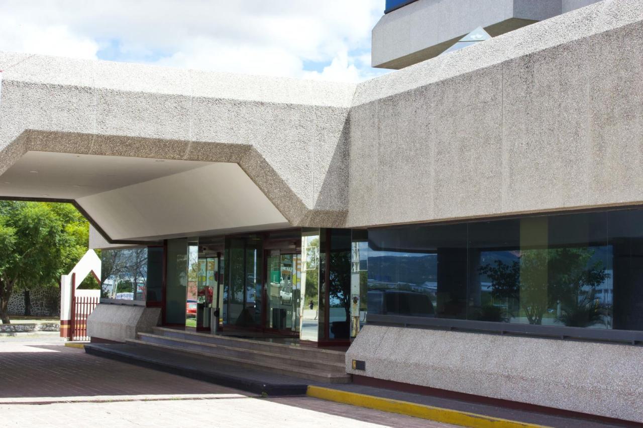 San Juan Park Hotel 산후안델리오 외부 사진 The entrance to the terminal