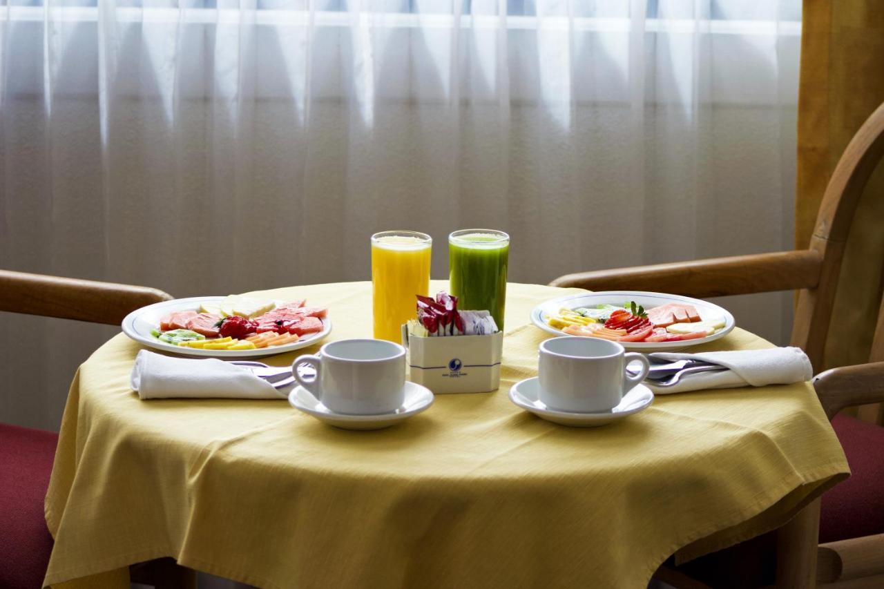 San Juan Park Hotel 산후안델리오 외부 사진 A light breakfast