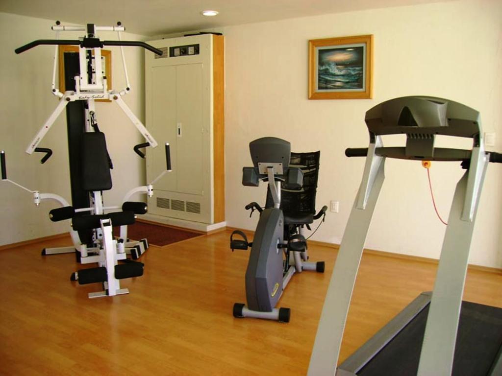 San Juan Park Hotel 산후안델리오 외부 사진 A home gym